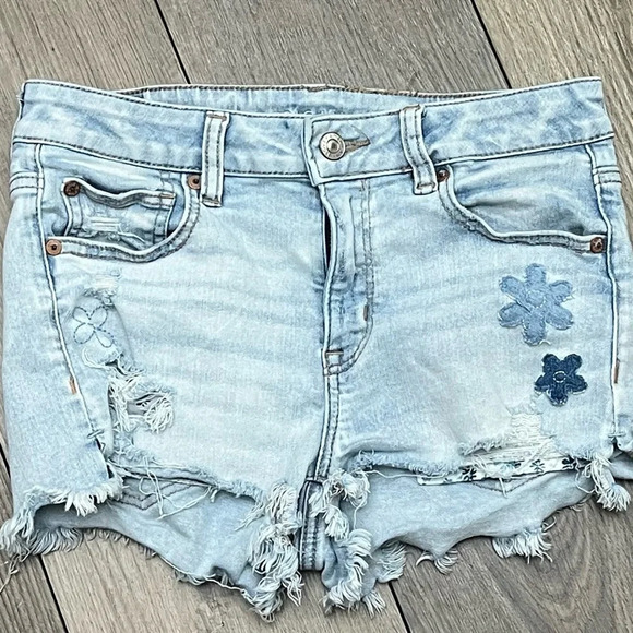American Eagle High Rise Shortie Light Wash Patches Cut Off Beach Vacation 4 - Picture 10 of 12